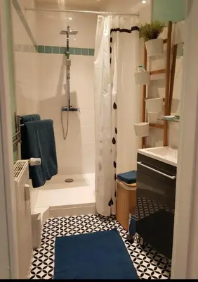 Salle de bains dans l'établissement Vaste studio quartier historique