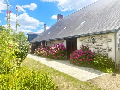 Jardin de l'établissement Le Logis du pic vert