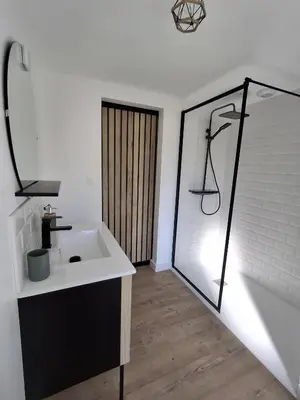 Salle de bains dans l'établissement L'Instant Précieux