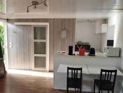 Cuisine ou kitchenette dans l'établissement Studio meublé indépendant