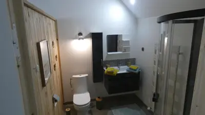 Salle de bains dans l'établissement Au long du cher