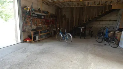 Vélo sur le terrain de l'établissement Au long du cher ou dans les environs