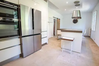 Cuisine ou kitchenette dans l'établissement La maison du pianiste