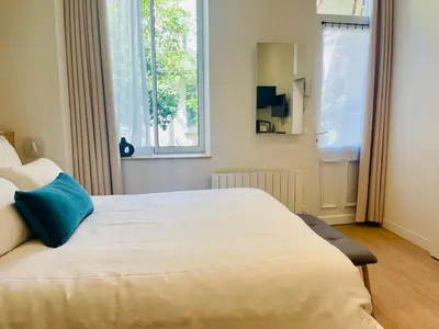 Un ou plusieurs lits dans un hébergement de l'établissement Studio Calme Coeur Historique