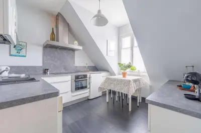 Cuisine ou kitchenette dans l'établissement Escale royale à Blois