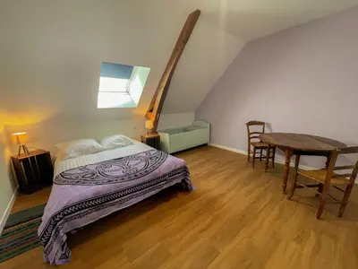 Un ou plusieurs lits dans un hébergement de l'établissement Gîte avec jardin privé, proche des châteaux, animaux admis - FR-1-381-627