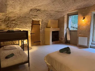 Un ou plusieurs lits dans un hébergement de l'établissement Evasion Troglodyte insolite spa et nature