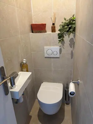 Salle de bains dans l'établissement Maison L'Escale, proche des bords de Loire, 6 chambres avec sdb privée, jardin & terrasse