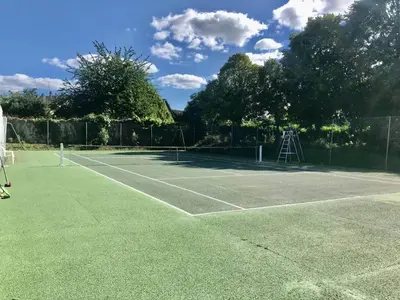 Tennis ou squash au sein de la maison de vacances ou à proximité
