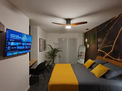 Télévision ou salle de divertissement dans l'établissement Chambre confort bien située