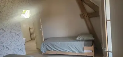 Un ou plusieurs lits dans un hébergement de l'établissement Maison avec spa privatif, piscine, poele à bois Domaine de la Moyendrie