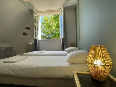 Un ou plusieurs lits dans un hébergement de l'établissement Villa de charme, 6 chambres, grand parc arboré