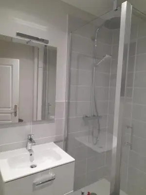 Salle de bains dans l'établissement Chez Delphine et Bob -Ancienne Maison de Tanneurs