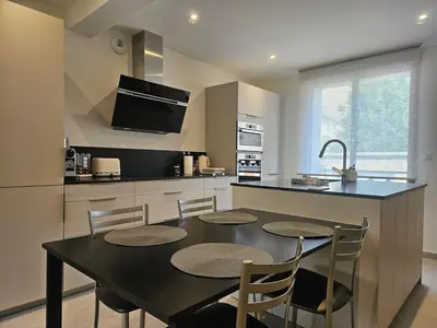 Cuisine ou kitchenette dans l'établissement Maison Parenthèse Prestige Tours Centre