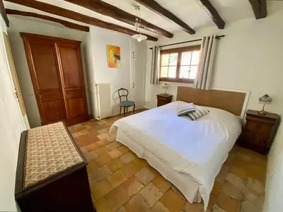 Un ou plusieurs lits dans un hébergement de l'établissement NEW gite confort 220 m2, 15 pers, 6CH-4SDB-4WC avec jacuzzi, gym, billard, babyfoot, à 2h30 de Paris