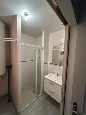 Salle de bains dans l'établissement gite des châteaux