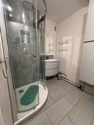 Salle de bains dans l'établissement Liberte-Apartment with parking