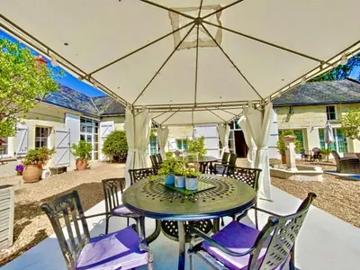 Restaurant ou autre lieu de restauration dans l'établissement Les Peupliers Loire