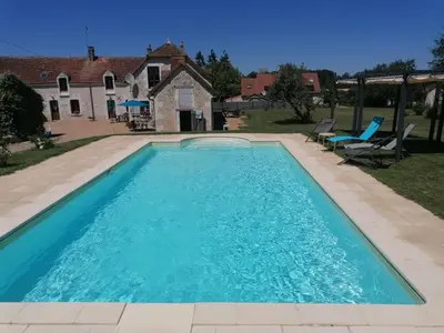 Piscine de l'établissement Gîte Ecureuil avec piscine 4-6 personnes ou située à proximité