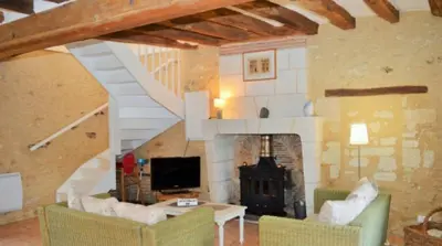 Coin salon dans l'établissement Gîte Ecureuil avec piscine 4-6 personnes
