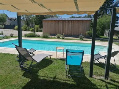 Piscine de l'établissement Gîte Ecureuil avec piscine 4-6 personnes ou située à proximité