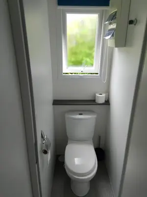 Salle de bains dans l'établissement Domaine De Dugny