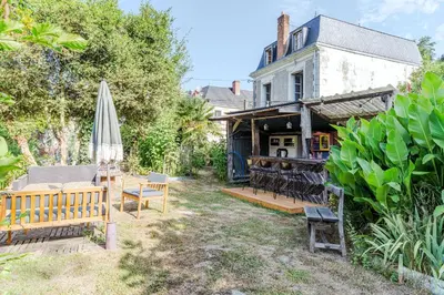 Jardin de l'établissement La Maison des Docks - 30min de Tours