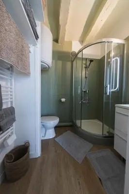 Salle de bains dans l'établissement Studio Cosy La Fuye, proche gare, VELORA