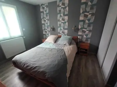 Un ou plusieurs lits dans un hébergement de l'établissement Location chambre à 5 min du circuit des 24 H du Mans