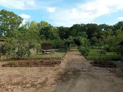 Jardin de l'établissement La maison du Vigneron
