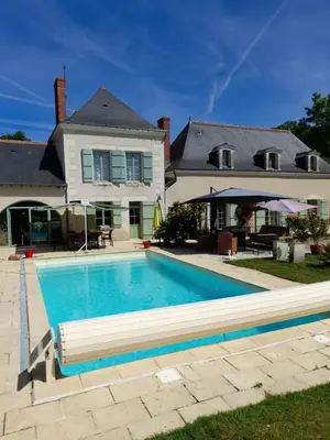 Piscine de l'établissement Le Manoir des Prés ou située à proximité