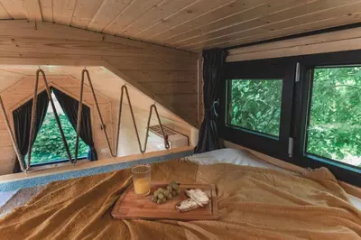 Un ou plusieurs lits dans un hébergement de l'établissement Charm House by Tiny Away