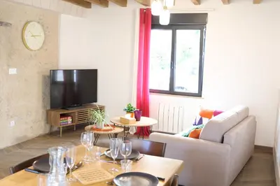 Télévision ou salle de divertissement dans l'établissement Gîte de L'Atelier