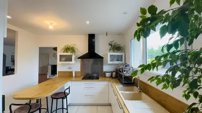 Cuisine ou kitchenette dans l'établissement Spacious Cottage in Le Mans, Quiet & Terrace, 7 People