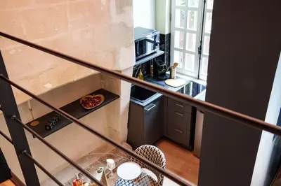 Cuisine ou kitchenette dans l'établissement La Plume d'Amour- Love Room au Cœur du Vieux Tours