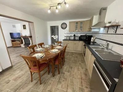 Cuisine ou kitchenette dans l'établissement Gîte tranquille avec jardin à Savonnières - FR-1-381-634