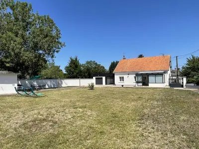 Jardin de l'établissement Gîte tranquille avec jardin à Savonnières - FR-1-381-634