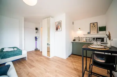 Cuisine ou kitchenette dans l'établissement Le Rollin - Proche Hôpital- Netflix