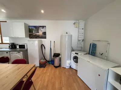 Cuisine ou kitchenette dans l'établissement Duplex pour groupe au centre d'Azay Le Rideau