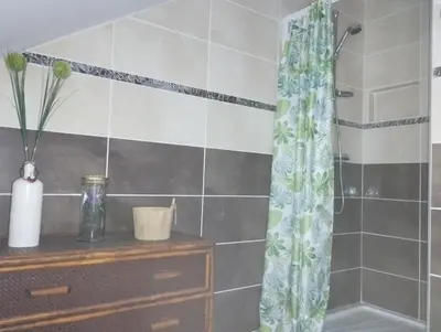 Salle de bains dans l'établissement La fermette de Chandigon