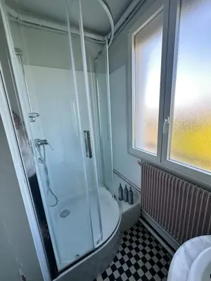 Salle de bains dans l'établissement Le Cocon de la Gare