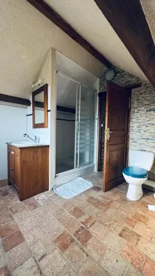 Salle de bains dans l'établissement Gîte La Loge