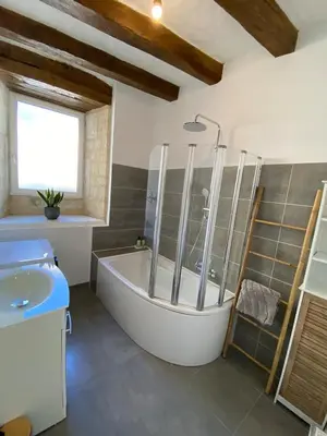 Salle de bains dans l'établissement Appartement de charme L'écrin du Castel Classé 3 étoiles