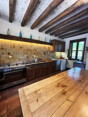 Cuisine ou kitchenette dans l'établissement Domaine du Hallier