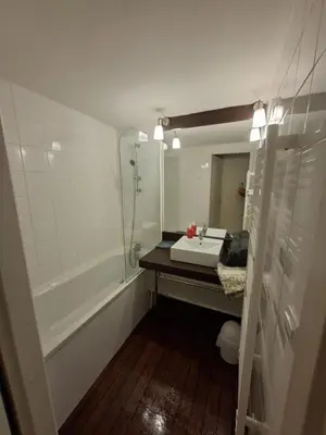 Salle de bains dans l'établissement Cottage Le Vau 3