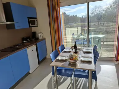 Cuisine ou kitchenette dans l'établissement Cottage Rembrandt