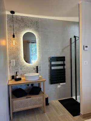 Salle de bains dans l'établissement Le Ruby