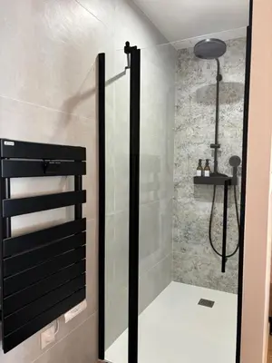Salle de bains dans l'établissement Le Ruby
