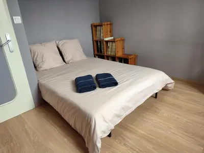 Un ou plusieurs lits dans un hébergement de l'établissement Maison 3 chambres Le Mans, proche circuit