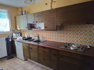 Cuisine ou kitchenette dans l'établissement Maison 3 chambres Le Mans, proche circuit